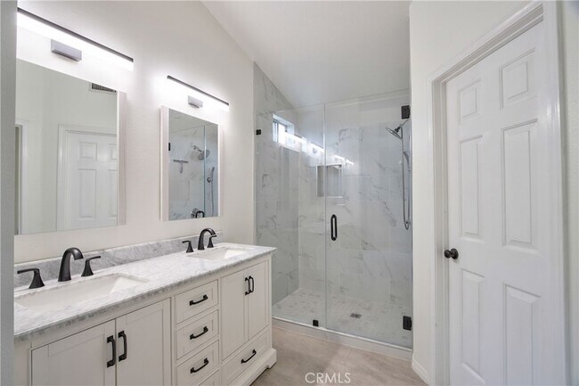 Building Photo - 24055 Golden Pheasant Ln