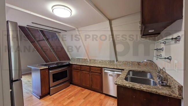 Building Photo - 452 Harper Rd