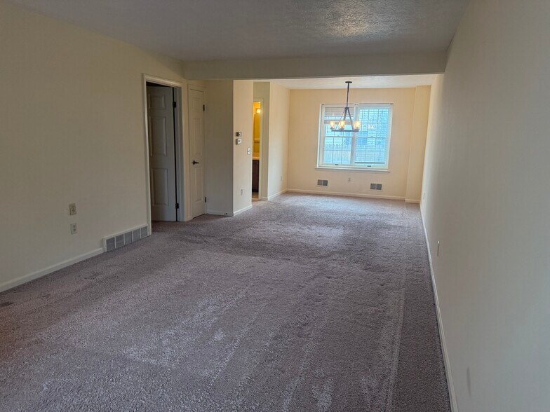 Building Photo - 55 Frenchwoods Cir