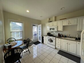 Building Photo - 56 Hobson St