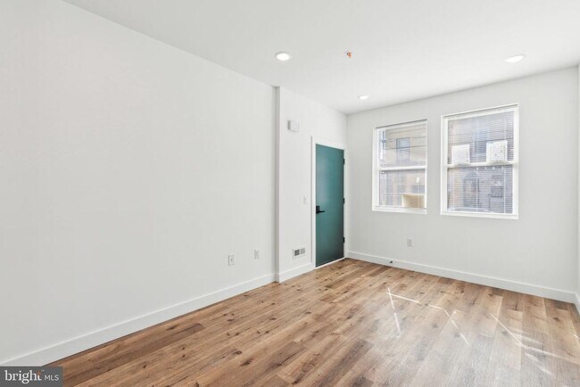 Building Photo - 415 W York St