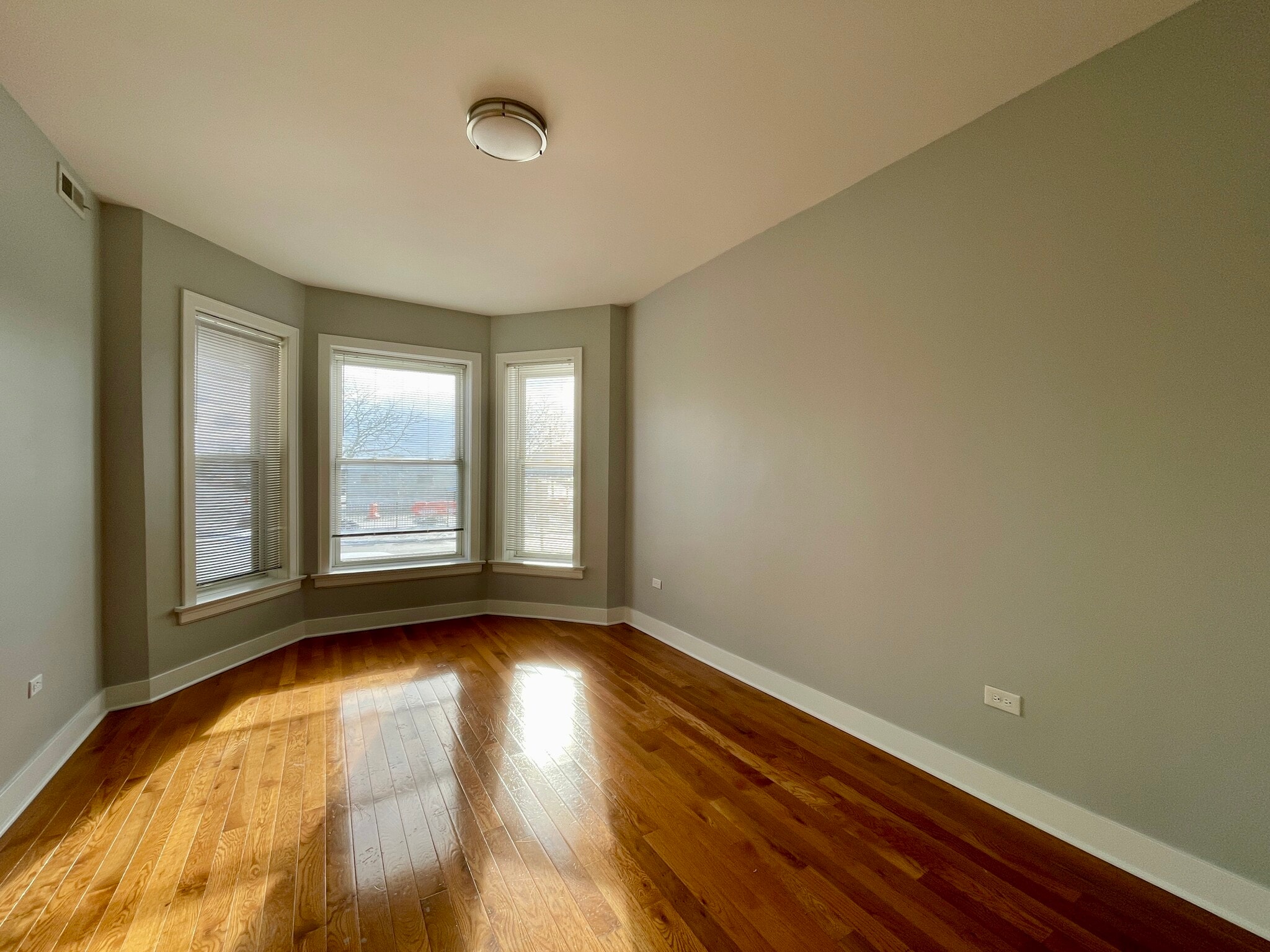 Building Photo - 4736 W Armitage Ave