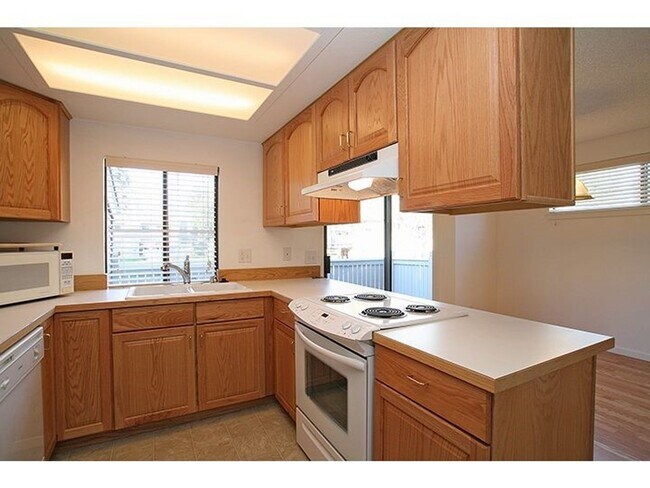 Building Photo - 2Bd/1Ba Kirkland Condo