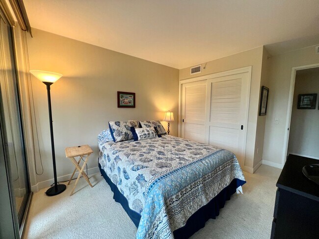 Building Photo - Fully Furnished 2 bedroom in Waikiki! One-...