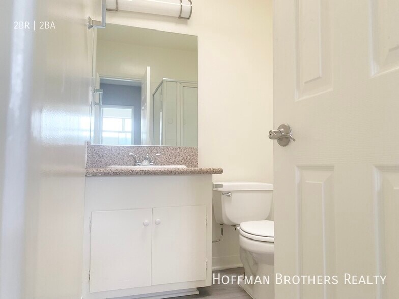 Building Photo - 1642 Barry Ave