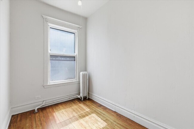 Building Photo - 2839 N Clark St