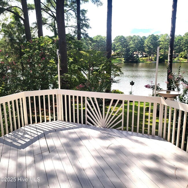 Building Photo - 62 Pine Ridge Dr