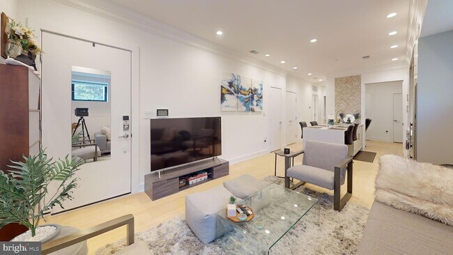 Building Photo - 2642 39th St NW