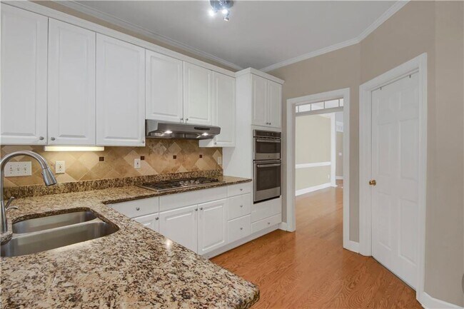 Building Photo - 312 Declaire Way NE