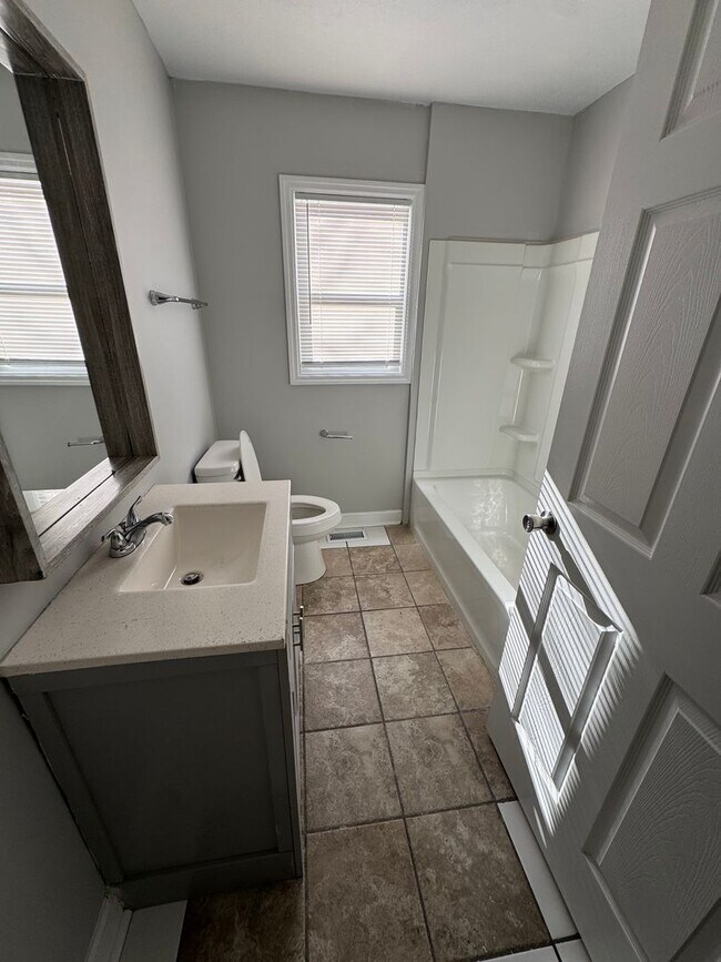 Building Photo - Completely renovated 2 bedroom  cabin