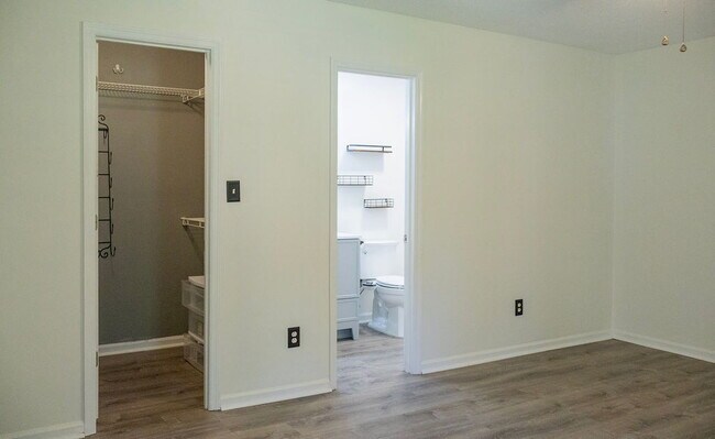 Building Photo - **HALF OFF FIRST MONTHS RENT**3 bedrooms, Fenced in backyard, 12x24 shed, NO breed restrictions!