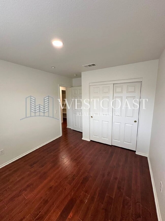 Building Photo - AVAILABLE NOW!!! 3 Bedroom 3 bath Private OASIS backyard in Vista, CA.