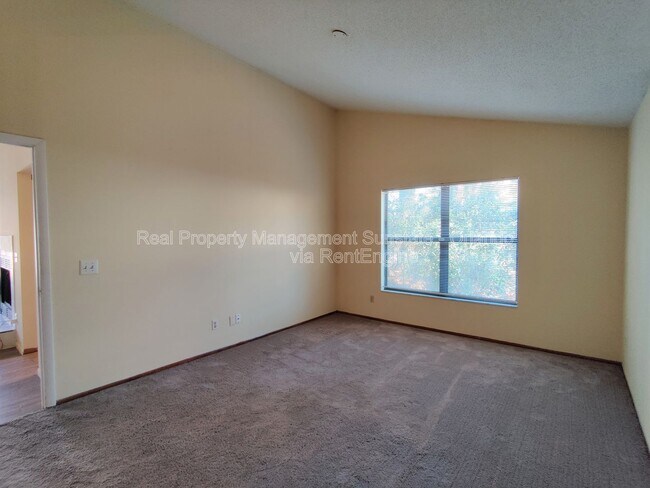 Building Photo - 10025 Creekwater Blvd