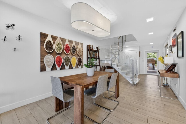 Building Photo - 4945 SW 71st Pl