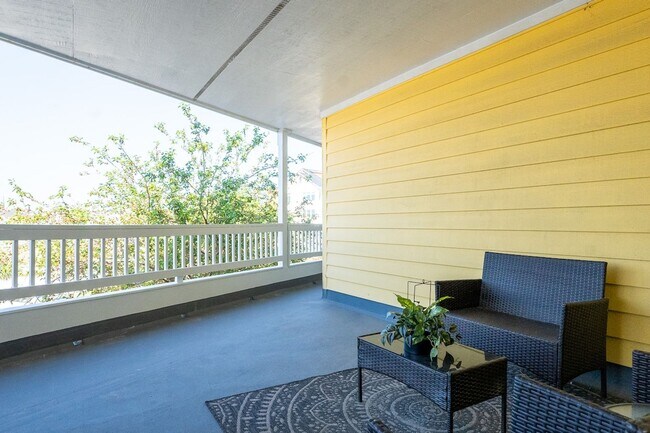 Building Photo - 302 Canal Dr