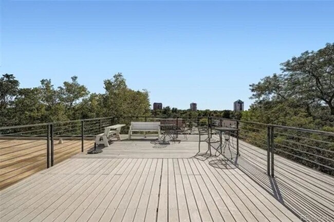 Building Photo - 636 N Washington St