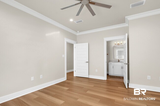 Building Photo - 27085 Park Dr