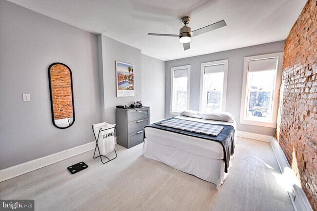 Building Photo - 1015 Riverside Ave