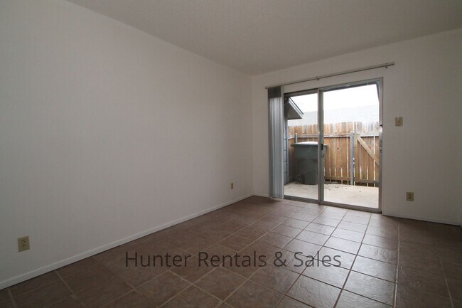 Building Photo - Water paid on this 1 bedroom close to post!