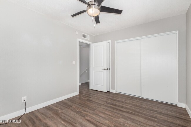 Building Photo - 4220 E Almeria Rd