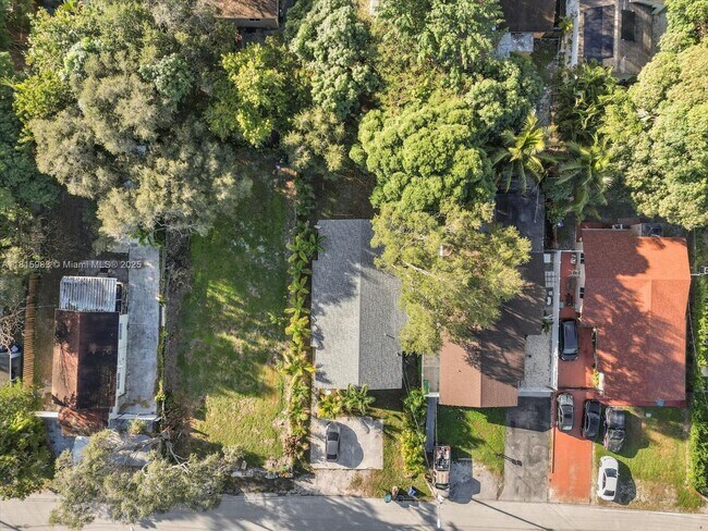 Building Photo - 2512 NE 182nd Terrace