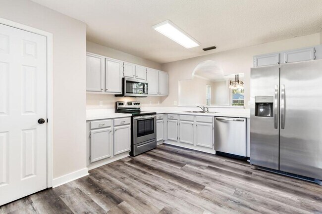 Building Photo - Charming Waterfront Home in Southside