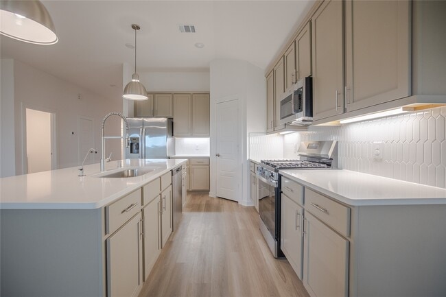 Building Photo - 5810 Sunkissed Dr