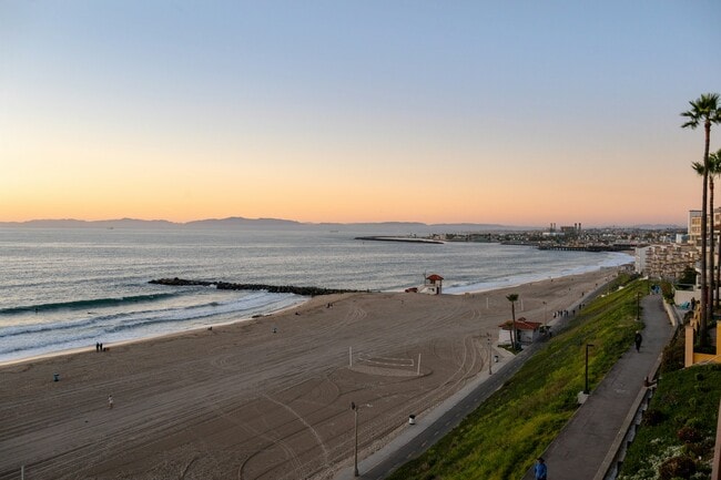 Building Photo - 721 Esplanade