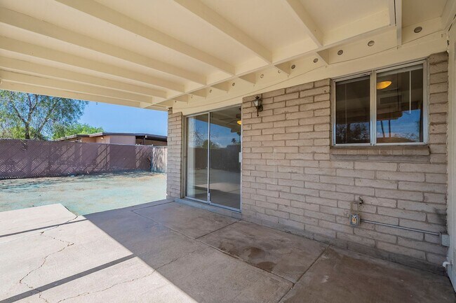 Building Photo - Cozy East Tucson 3-Bedroom with Private Ya...