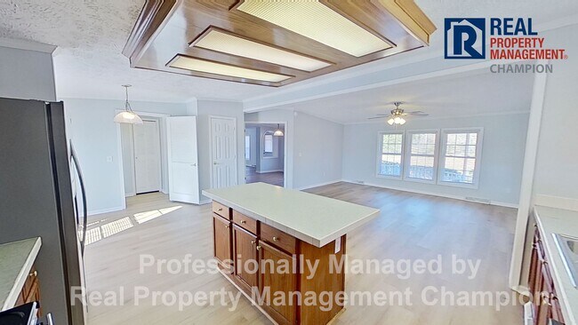 Building Photo - Spacious 3 BD/2.5 BA Home w/New Flooring and Fresh Paint