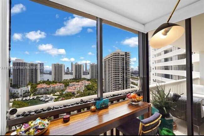 Building Photo - 1000 W Island Blvd