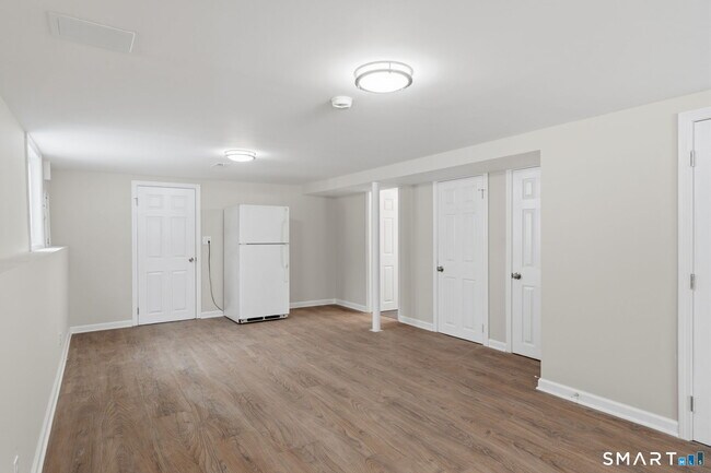 Building Photo - 26 Hiawatha Ln