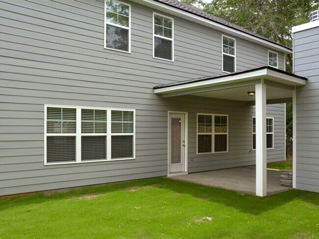 Building Photo - Centrally Located Home Sweet Home