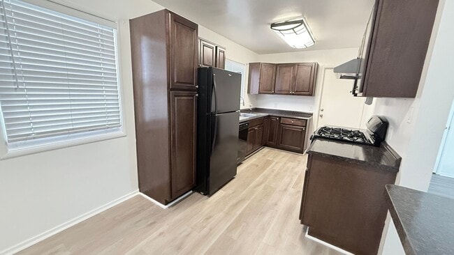 Building Photo - 922 Fargo Ave