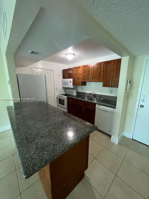 Building Photo - 120 Lakeview Dr