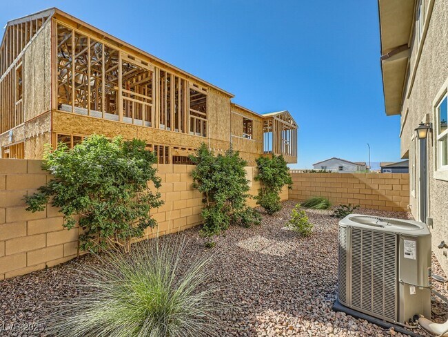Building Photo - 314 Silva Pl