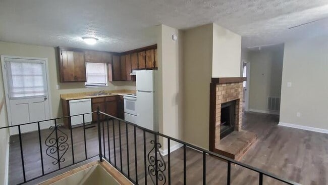 Building Photo - 1170 Kings Mill Run N