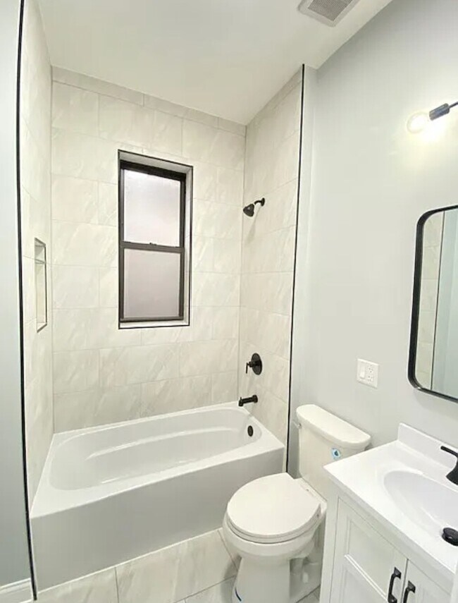 Building Photo - 1305 E 69th St