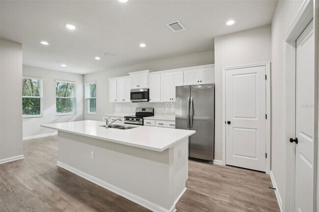 Building Photo - 64 Cactus St