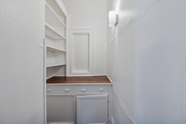 Building Photo - 1734 W Clarke St