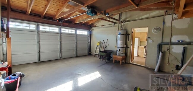 Building Photo - Cozy 3 bedroom 1 Bath home!