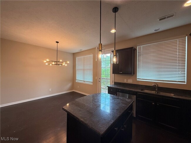 Building Photo - 6140 N Pointe Dr