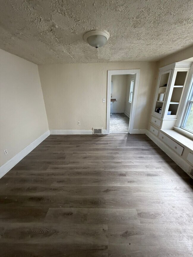 Building Photo - 12706 Parkhill Ave