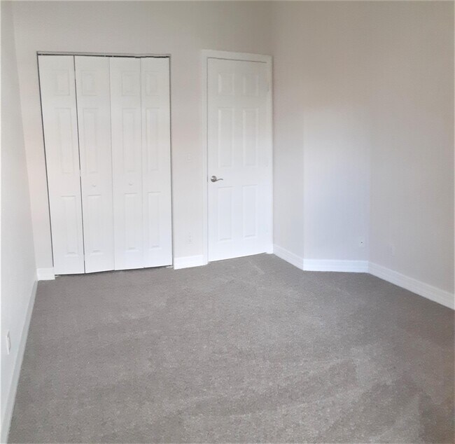 Building Photo - 909 NW 18th Ave