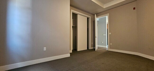 Building Photo - Congress Park High Rise Living! Huge Main Floor 2 Bed 2 Bath
