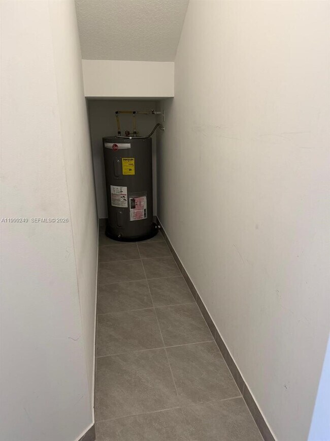 Building Photo - 5669 CERVA LN Ave