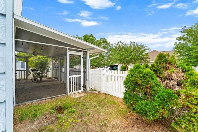 Building Photo - 486 Fanny Ann Way