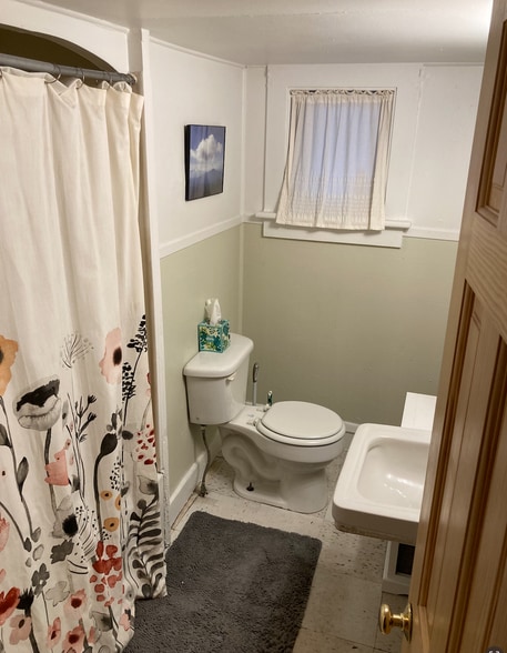 Building Photo - 318 North St