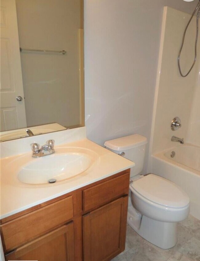 Building Photo - 1219 Ridgeway Dr
