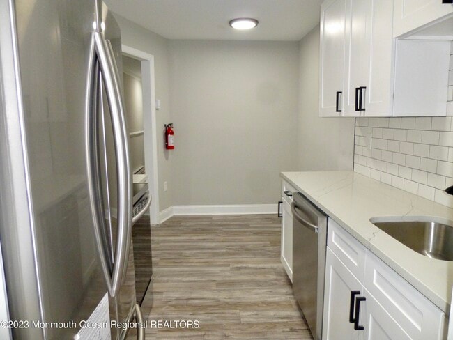 Building Photo - 127 Amberly Dr